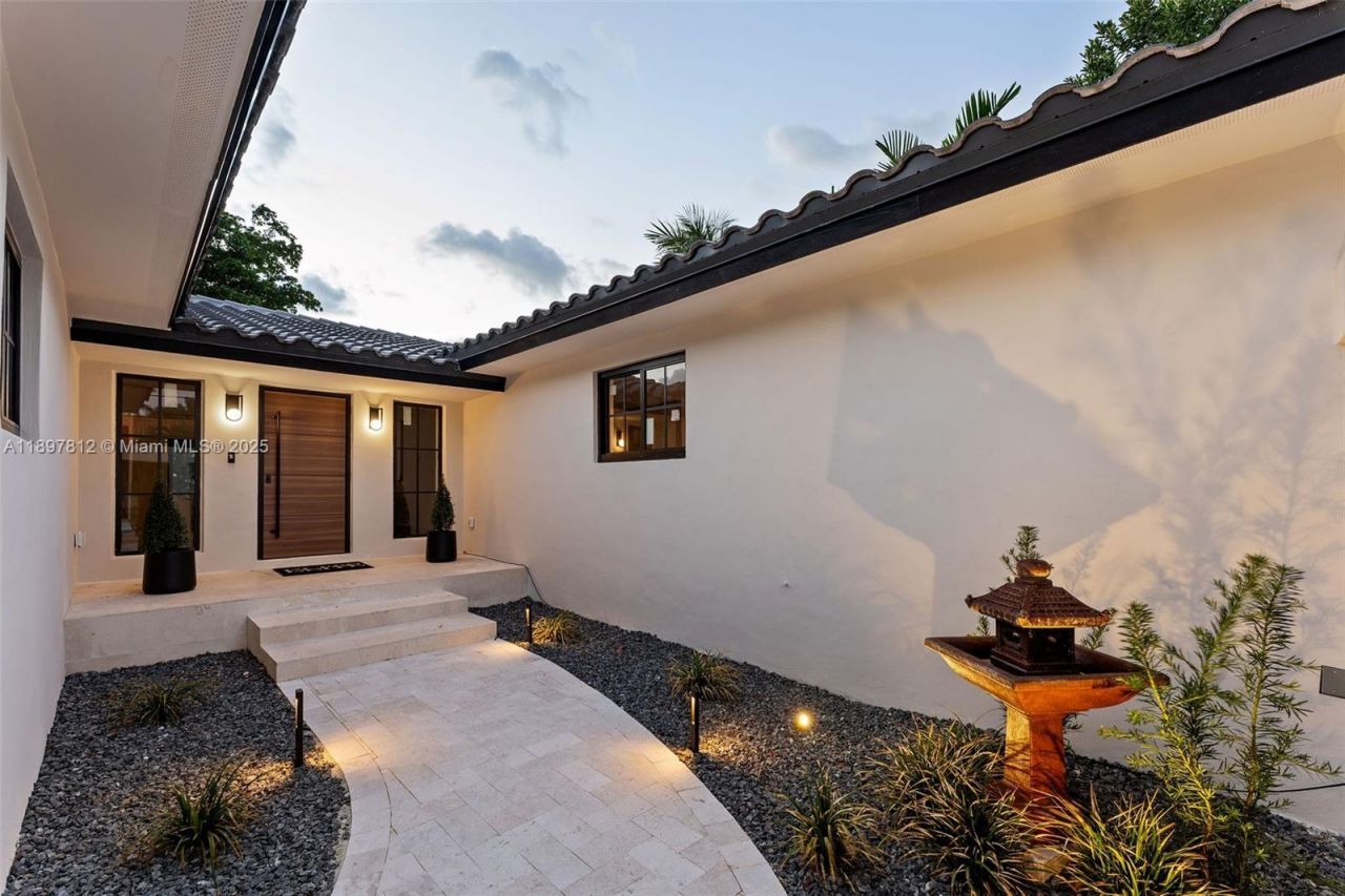 8858 Garland Ave, Surfside, FL 33154 Photo