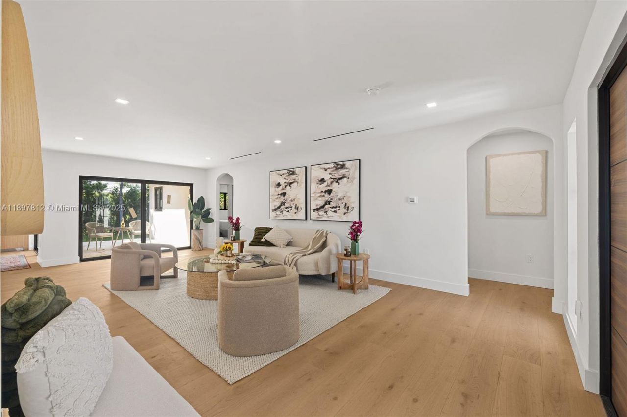 8858 Garland Ave, Surfside, FL 33154 Photo