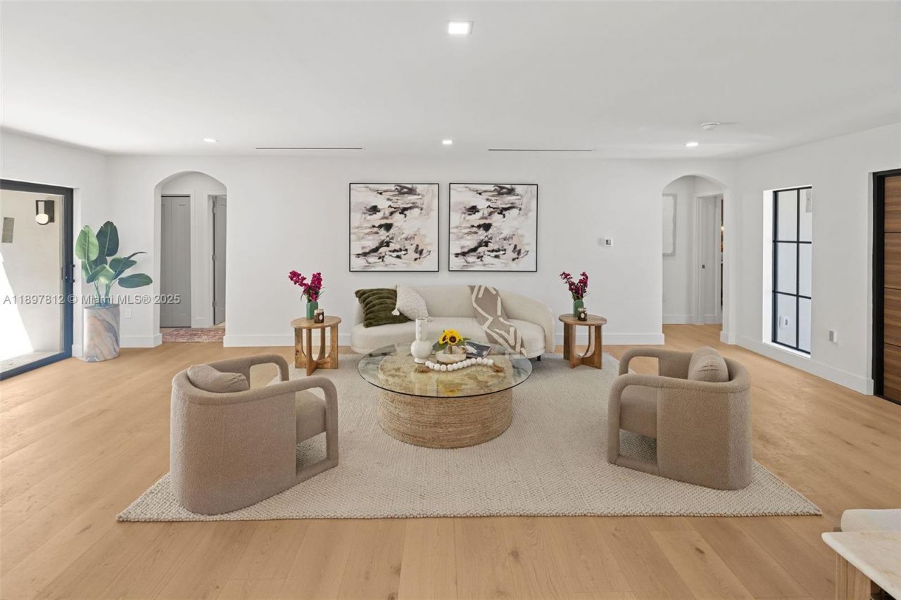 8858 Garland Ave, Surfside, FL 33154 Photo