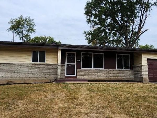 2241 Luxmore Drive, St Louis, MO 63136