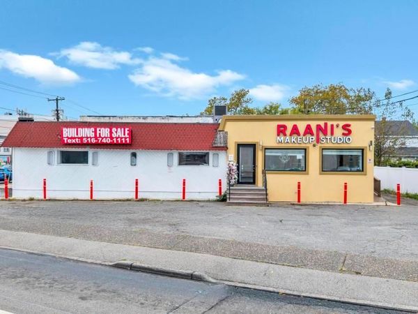 51 N Broadway, Hicksville, NY 11801