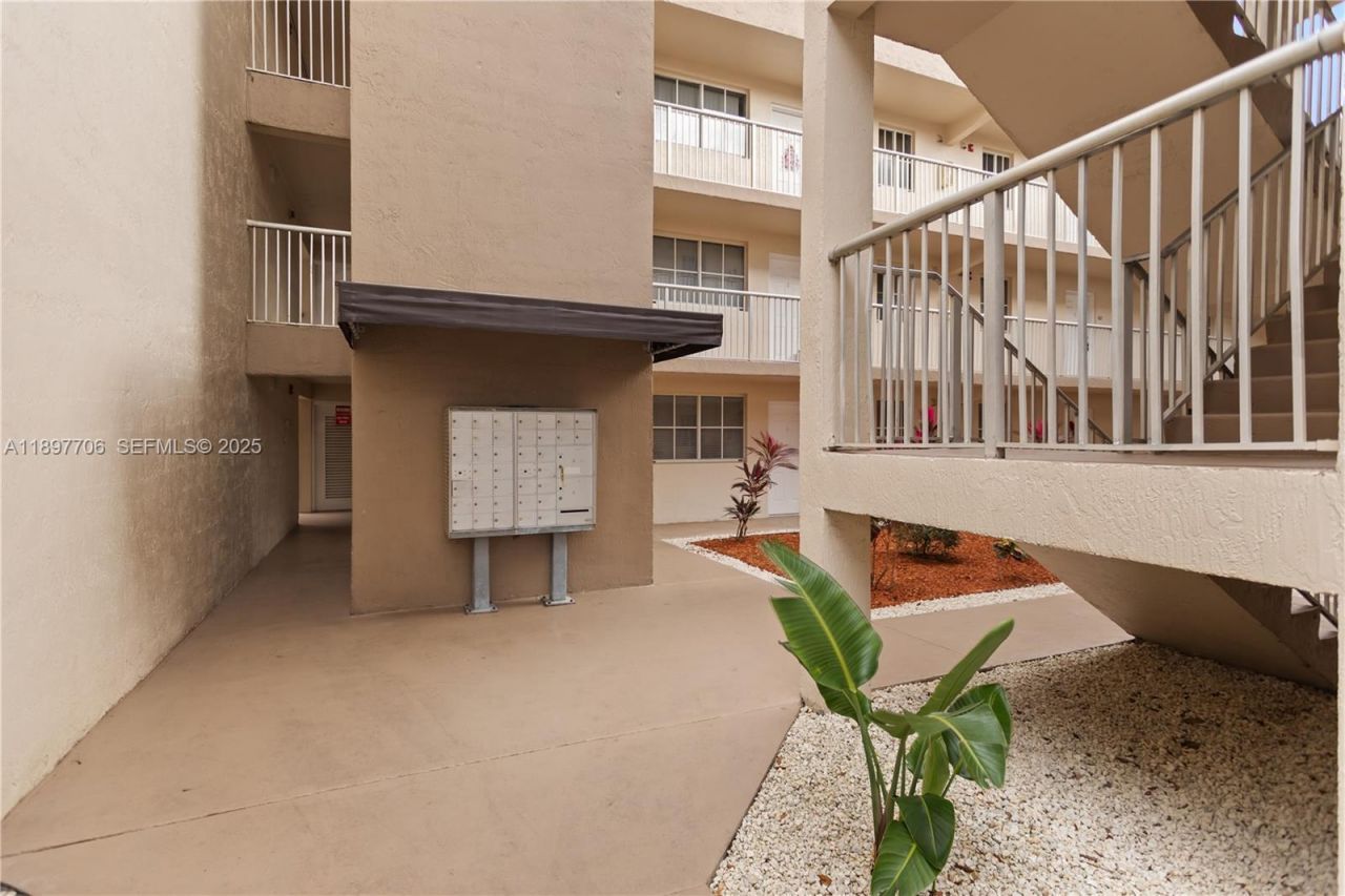 6065 NW 186th St, Unit 306, Hialeah, FL 33015 Main Photo