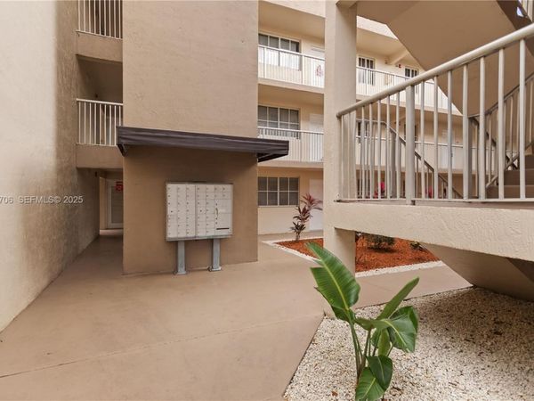 6065 NW 186th St, Unit 306, Hialeah, FL 33015
