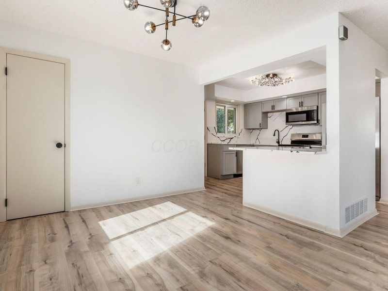 4241 Ashgrove Drive, Grove City, OH 43123 Photo 11