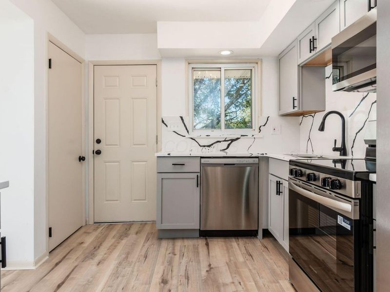 4241 Ashgrove Drive, Grove City, OH 43123 Photo 17