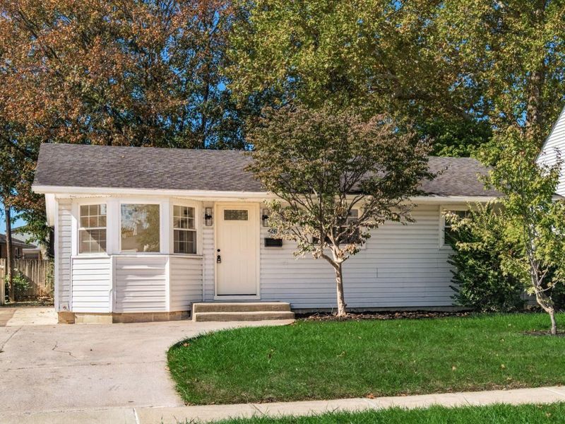 4241 Ashgrove Drive, Grove City, OH 43123 Photo 2