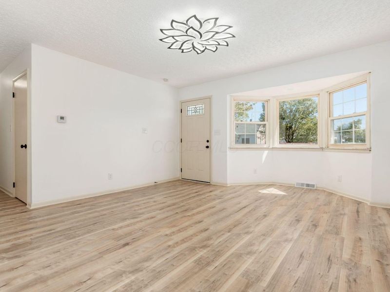 4241 Ashgrove Drive, Grove City, OH 43123 Photo 6