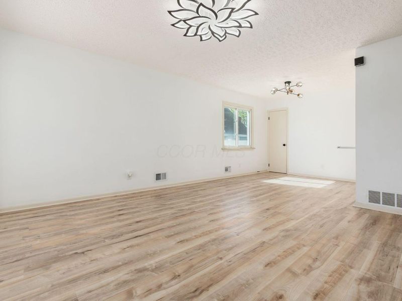 4241 Ashgrove Drive, Grove City, OH 43123 Photo 7