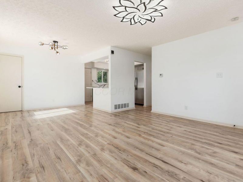 4241 Ashgrove Drive, Grove City, OH 43123 Photo 8