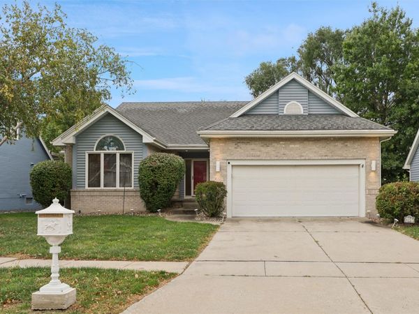 4327 101st Street, Urbandale, IA 50322