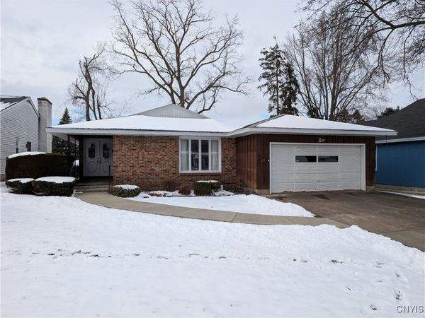 110 Bellshire Lane, Syracuse, NY 13208