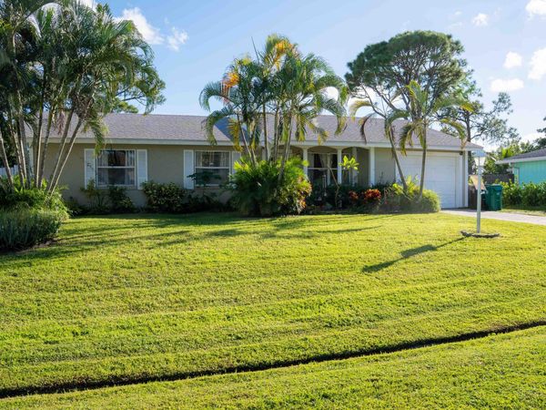 382 SE Evans Avenue, Port St. Lucie, FL 34984