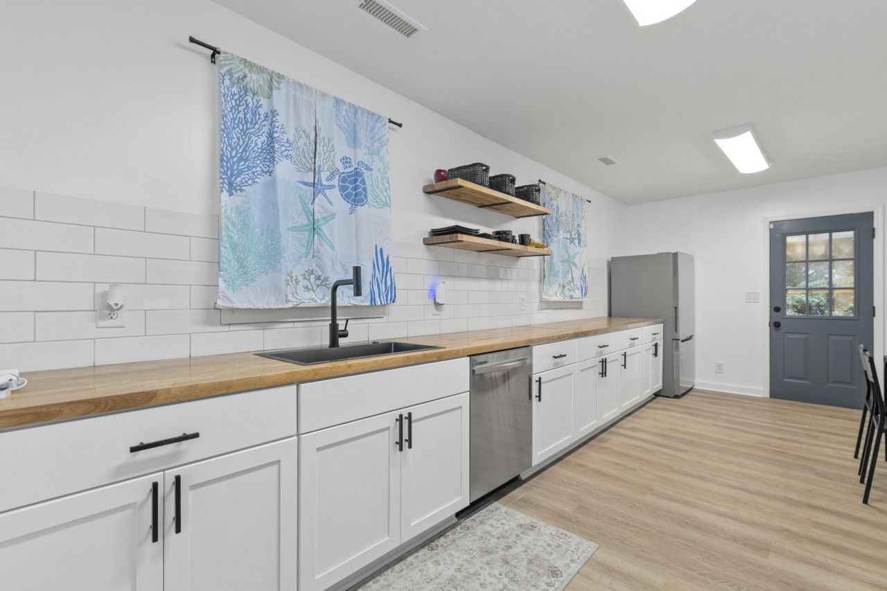 687 Savannah Highway Photo 5