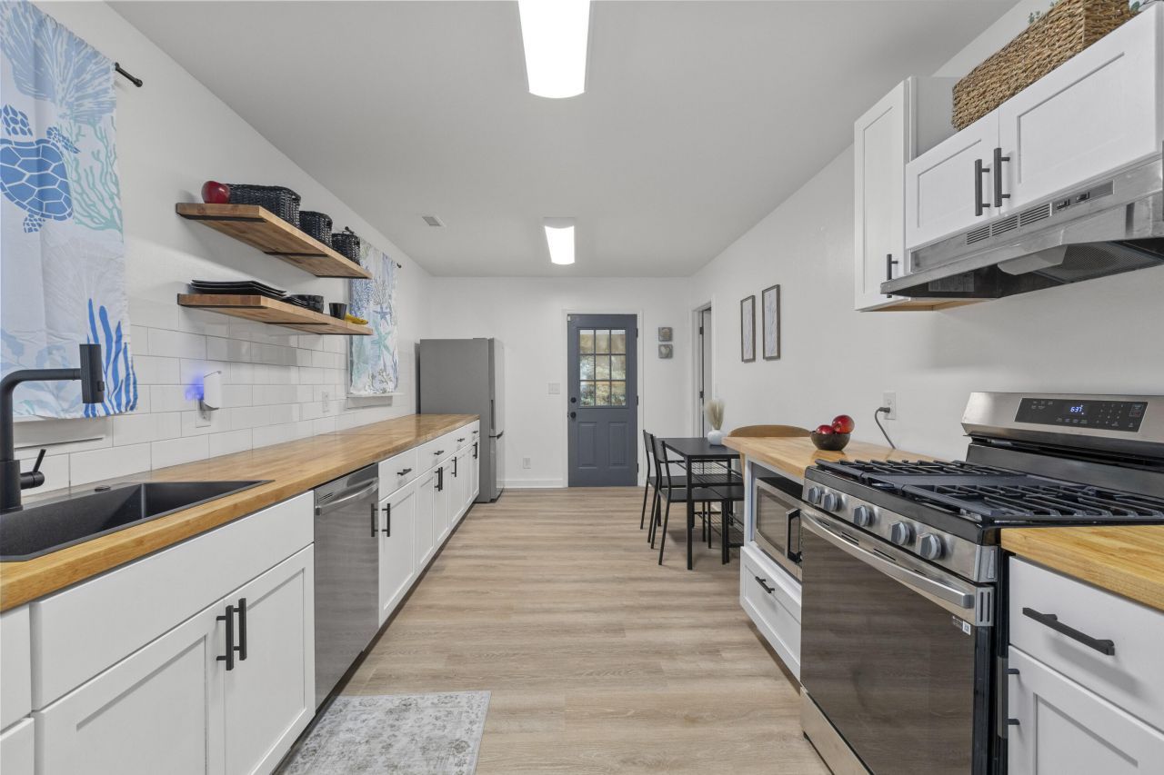 687 Savannah Highway Photo 6