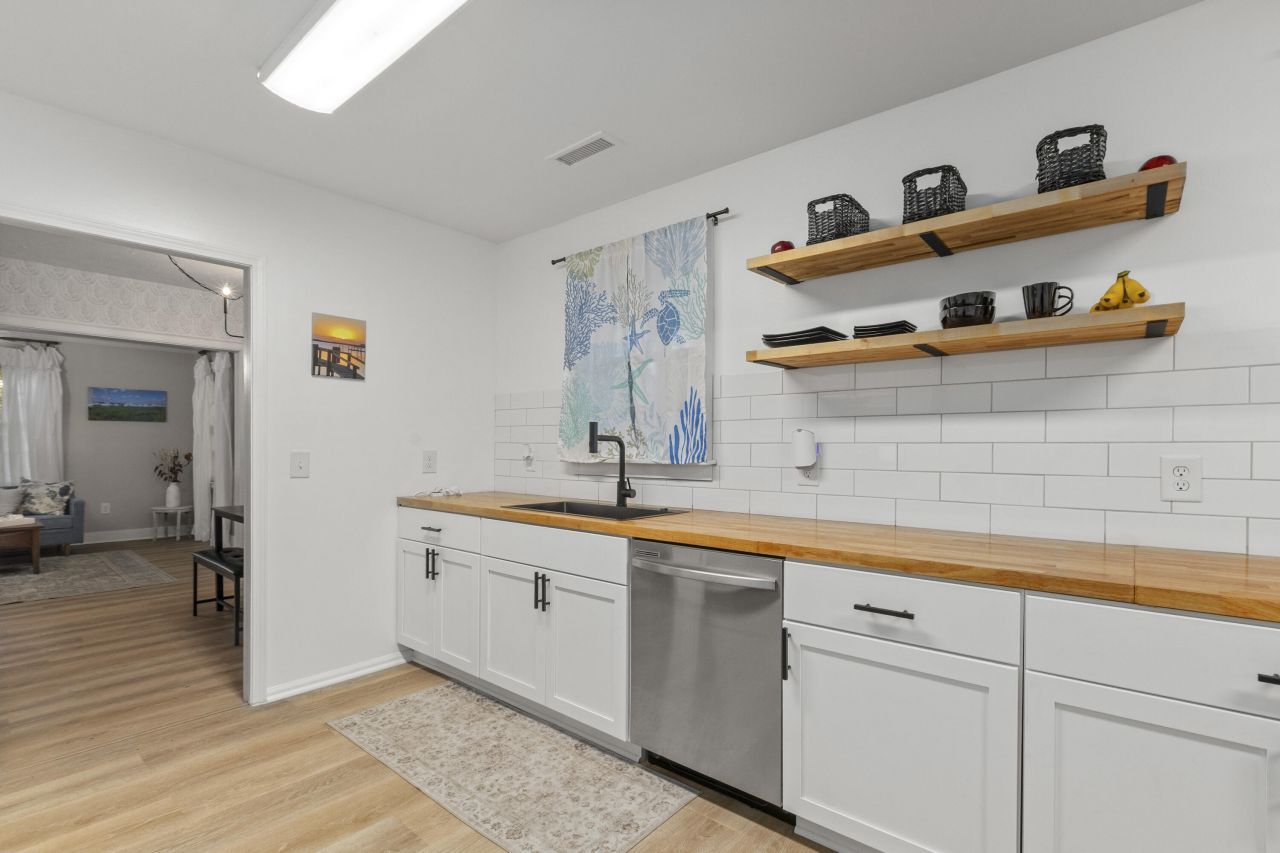 687 Savannah Highway Photo 9