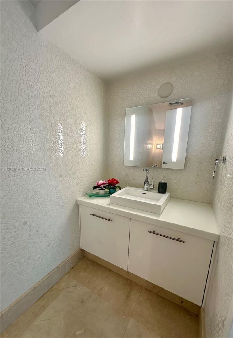 150 Sunny Isles Blvd, Unit 1-UPH1, Sunny Isles Beach, FL 33160 Photo