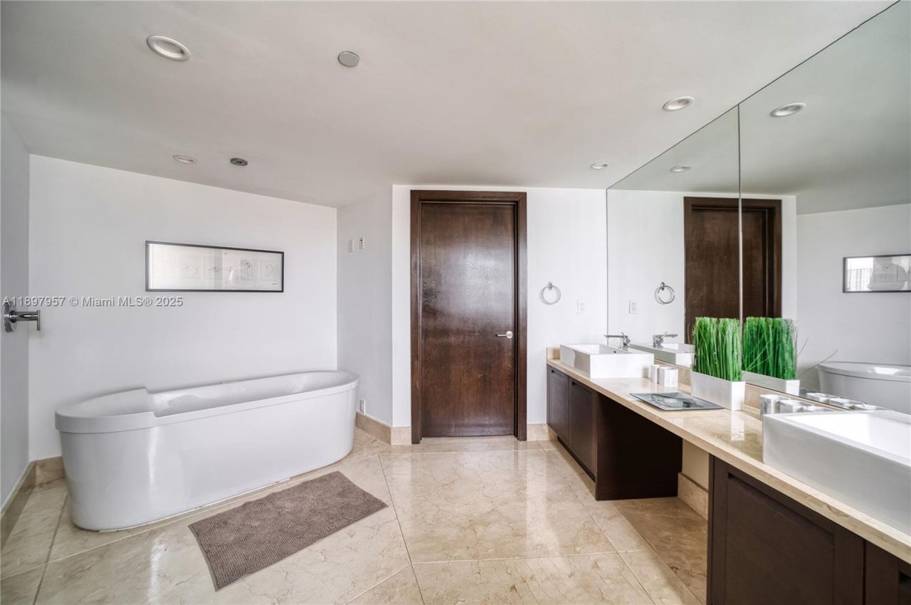 150 Sunny Isles Blvd, Unit 1-UPH1, Sunny Isles Beach, FL 33160 Photo