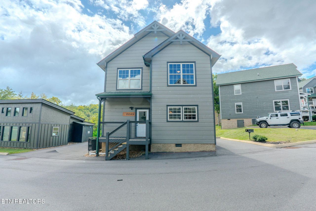 876 Osprey Way, Pigeon Forge, TN 37863 Main Photo