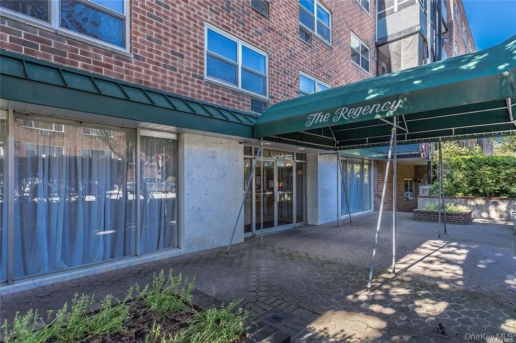 100 Lincoln Avenue, Unit 14D, Mineola, NY 11501 Main Photo