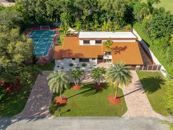 8111 SW 183rd St, Palmetto Bay, FL 33157