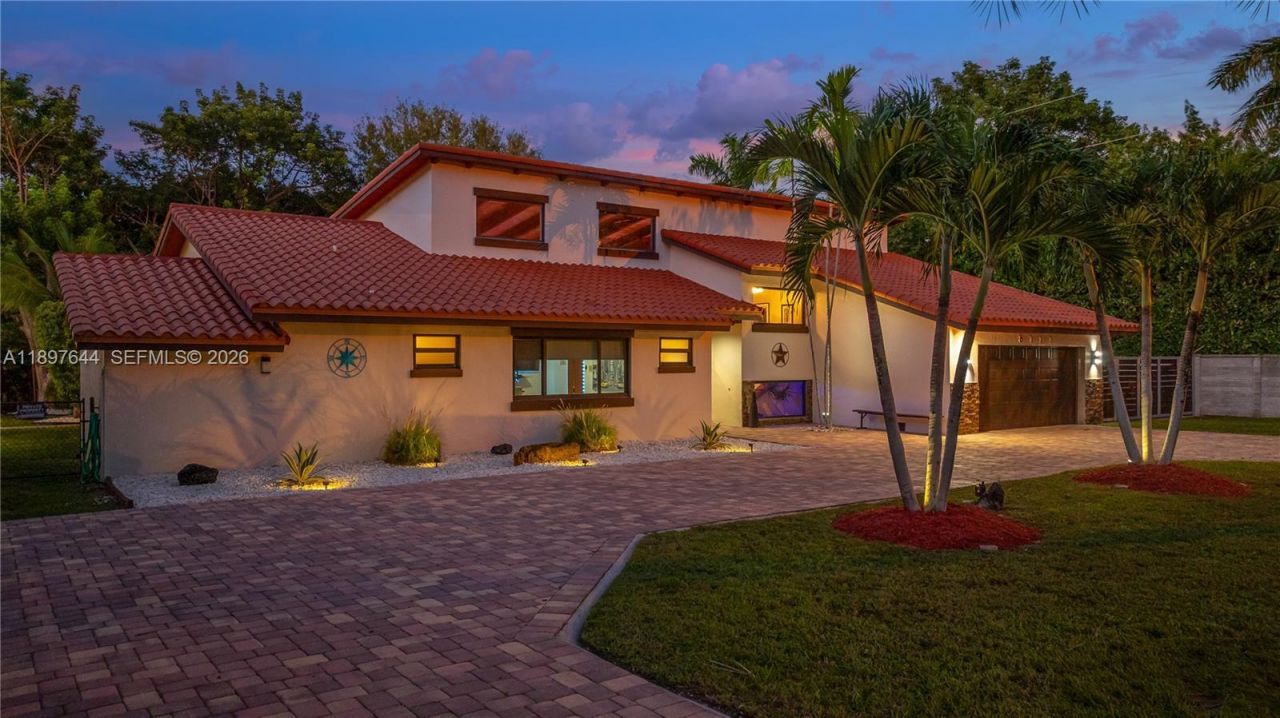 8111 SW 183rd St, Palmetto Bay, FL 33157 Photo