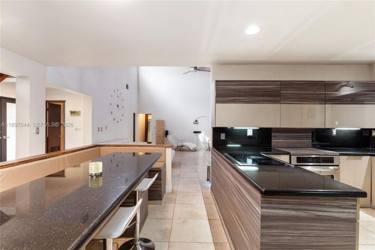 8111 SW 183rd St, Palmetto Bay, FL 33157 Photo