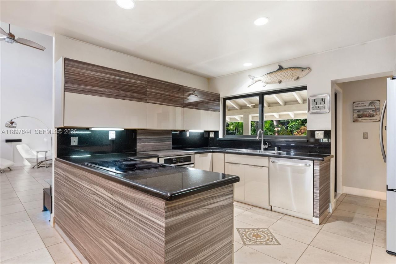 8111 SW 183rd St, Palmetto Bay, FL 33157 Photo