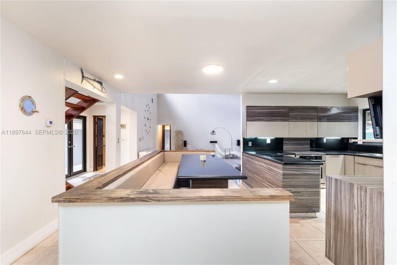 8111 SW 183rd St, Palmetto Bay, FL 33157 Photo