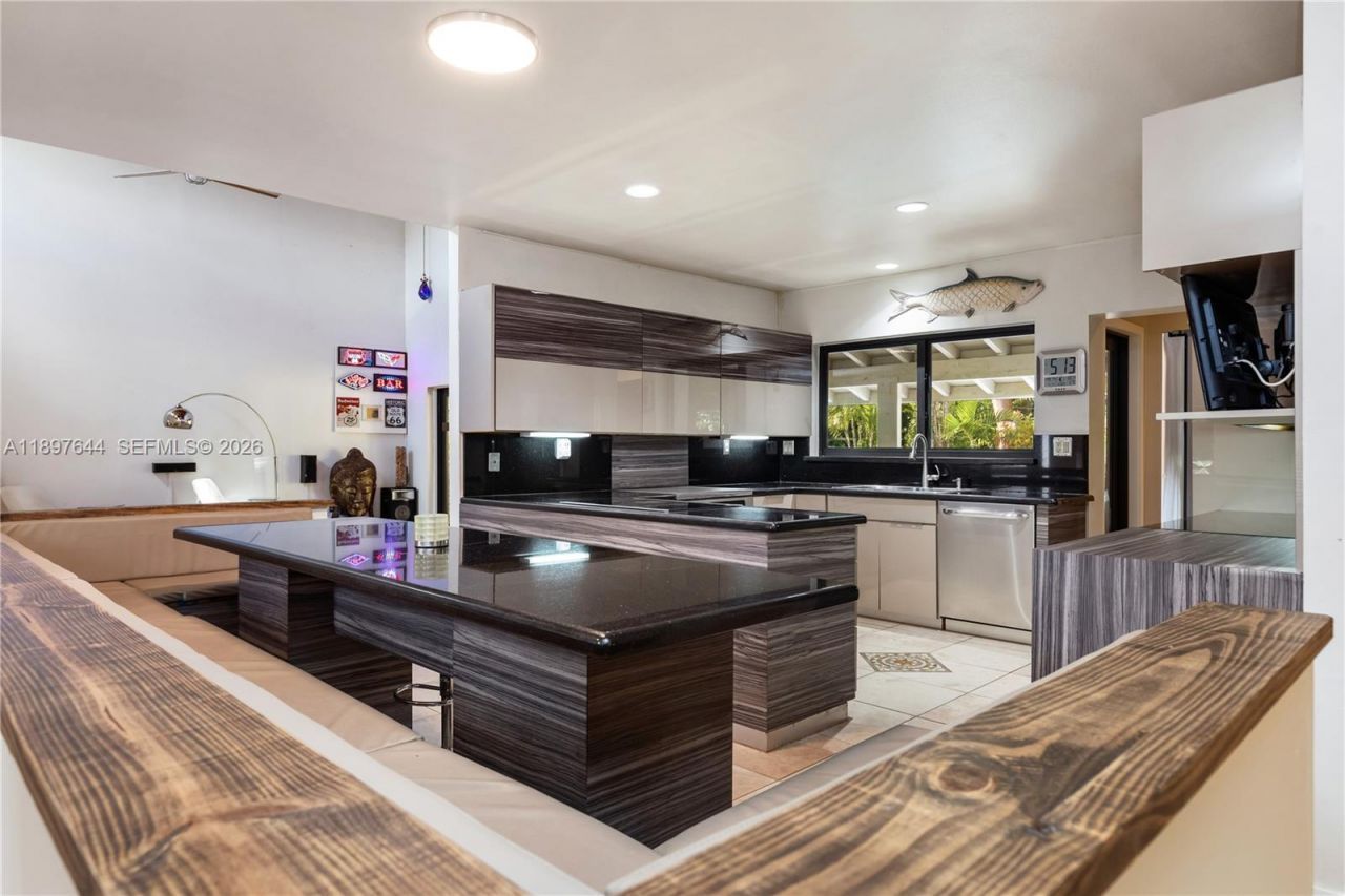 8111 SW 183rd St, Palmetto Bay, FL 33157 Photo