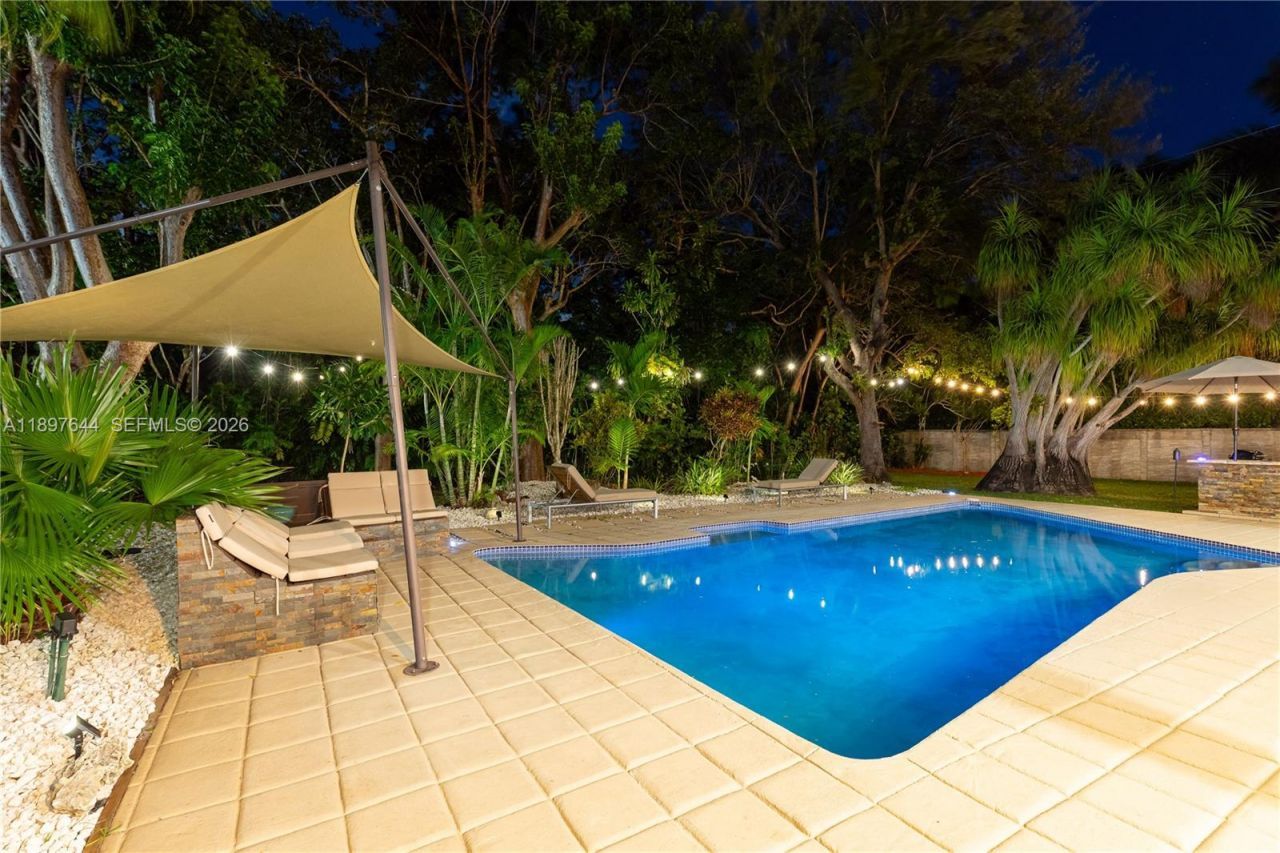 8111 SW 183rd St, Palmetto Bay, FL 33157 Photo