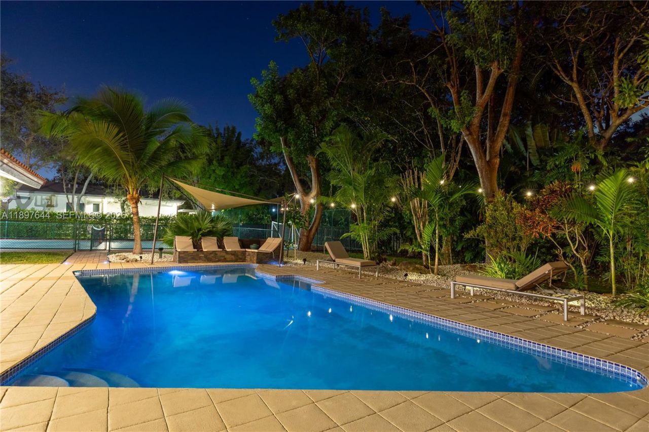 8111 SW 183rd St, Palmetto Bay, FL 33157 Photo