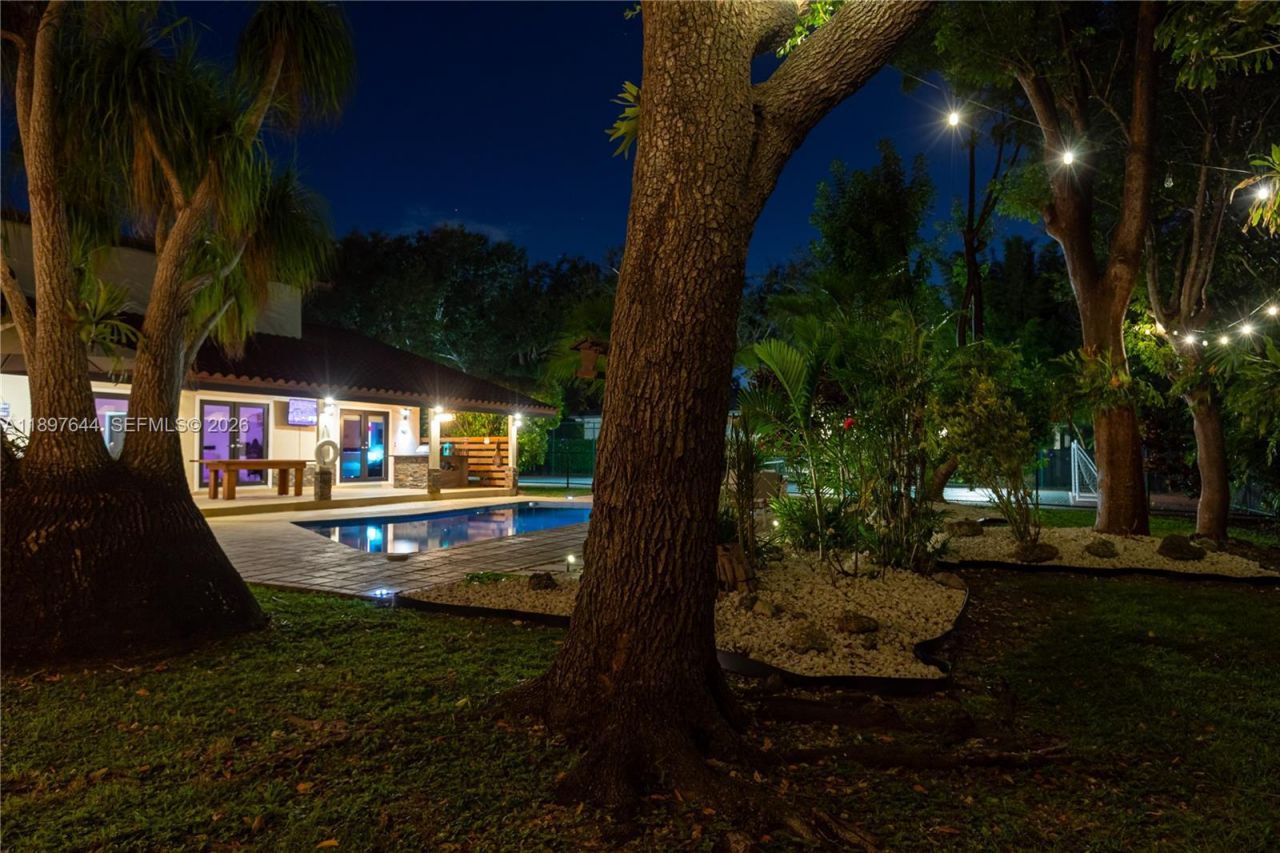 8111 SW 183rd St, Palmetto Bay, FL 33157 Photo