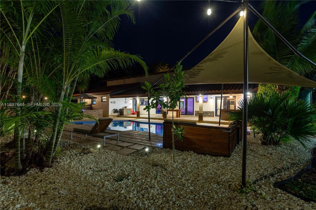 8111 SW 183rd St, Palmetto Bay, FL 33157 Photo