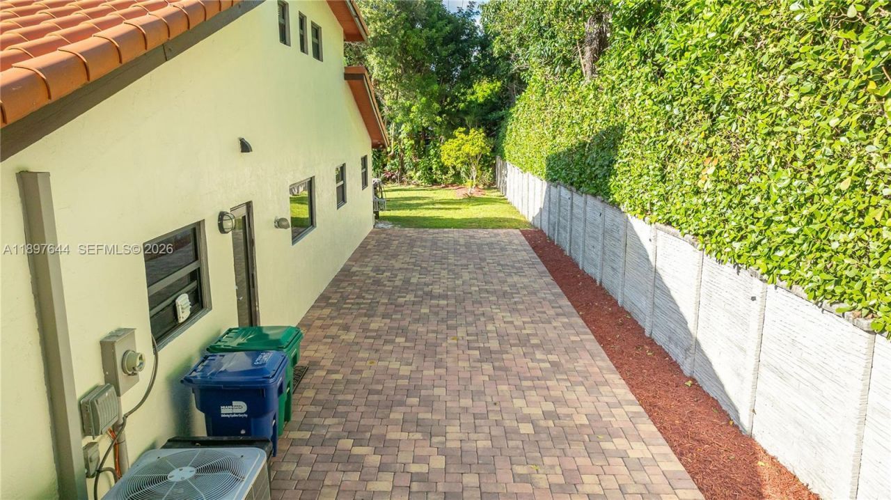 8111 SW 183rd St, Palmetto Bay, FL 33157 Photo