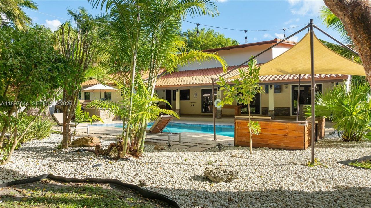 8111 SW 183rd St, Palmetto Bay, FL 33157 Photo