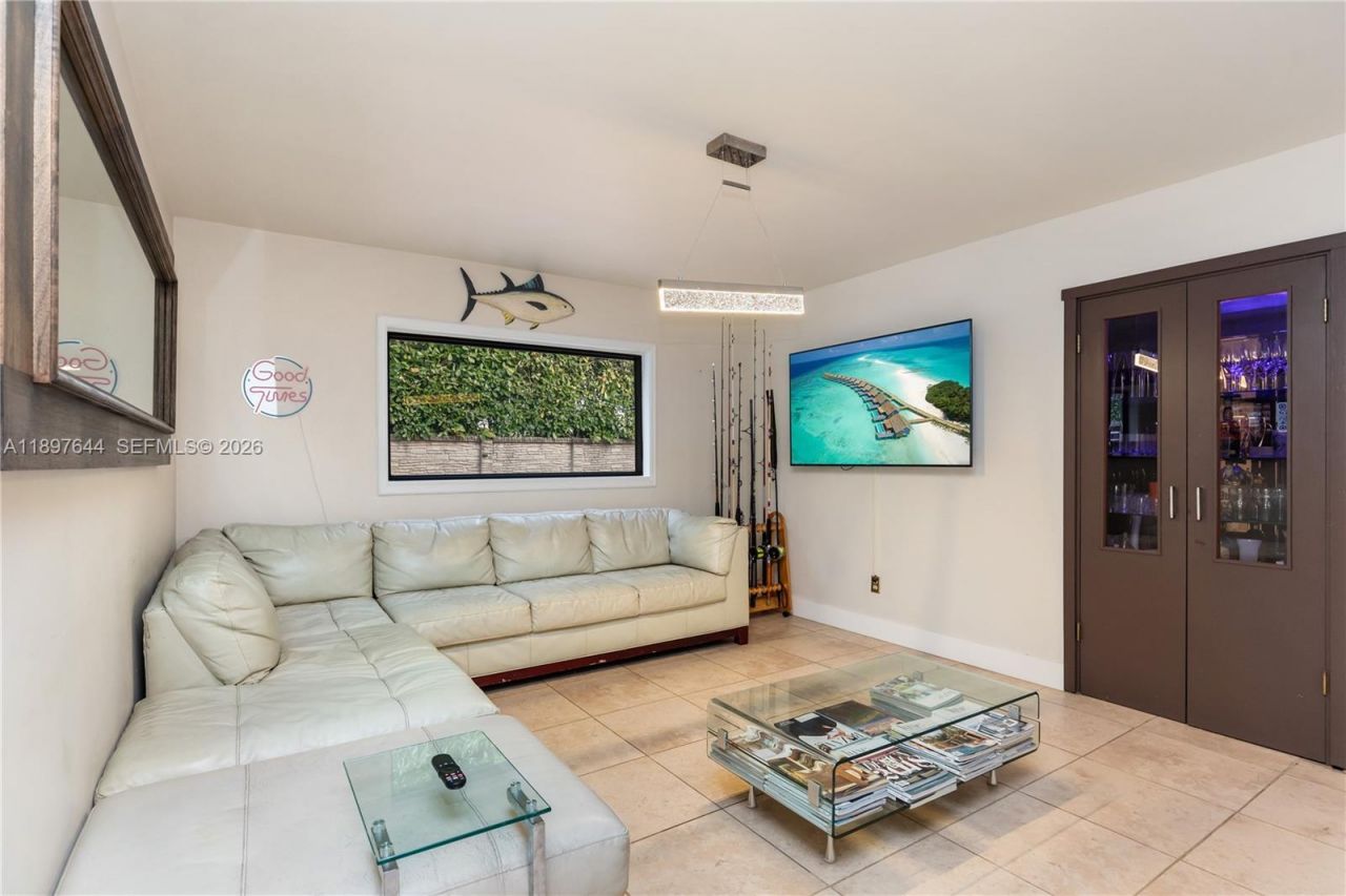 8111 SW 183rd St, Palmetto Bay, FL 33157 Photo