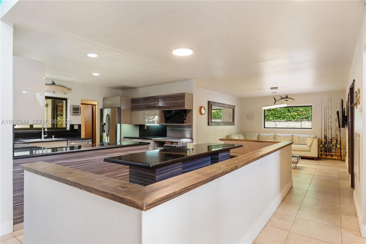 8111 SW 183rd St, Palmetto Bay, FL 33157 Photo