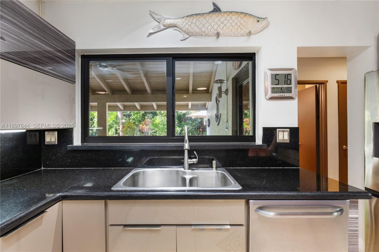 8111 SW 183rd St, Palmetto Bay, FL 33157 Photo