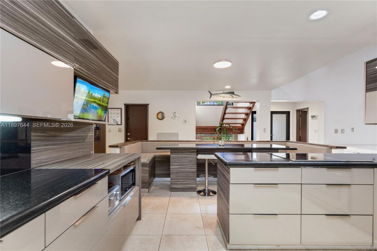 8111 SW 183rd St, Palmetto Bay, FL 33157 Photo