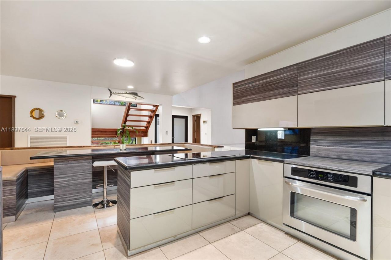 8111 SW 183rd St, Palmetto Bay, FL 33157 Photo