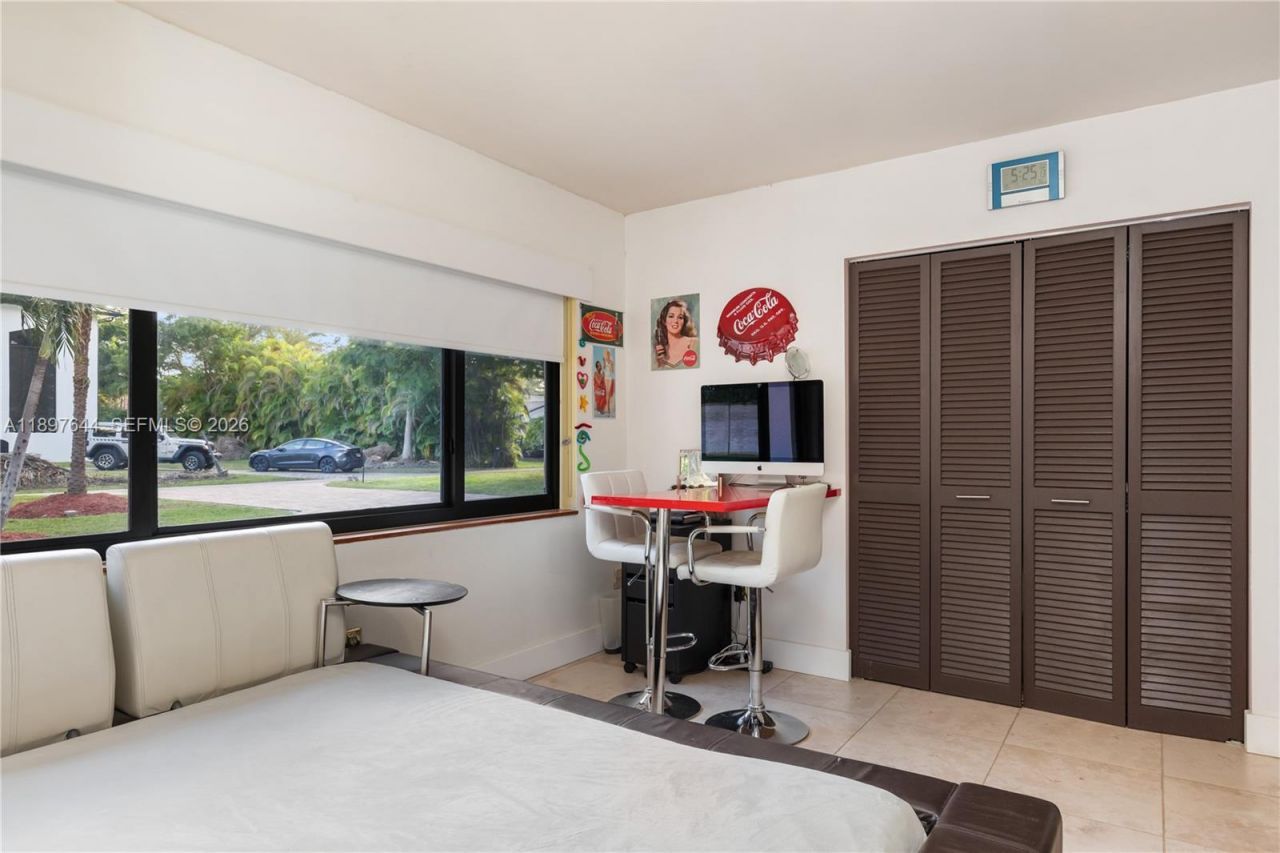 8111 SW 183rd St, Palmetto Bay, FL 33157 Photo