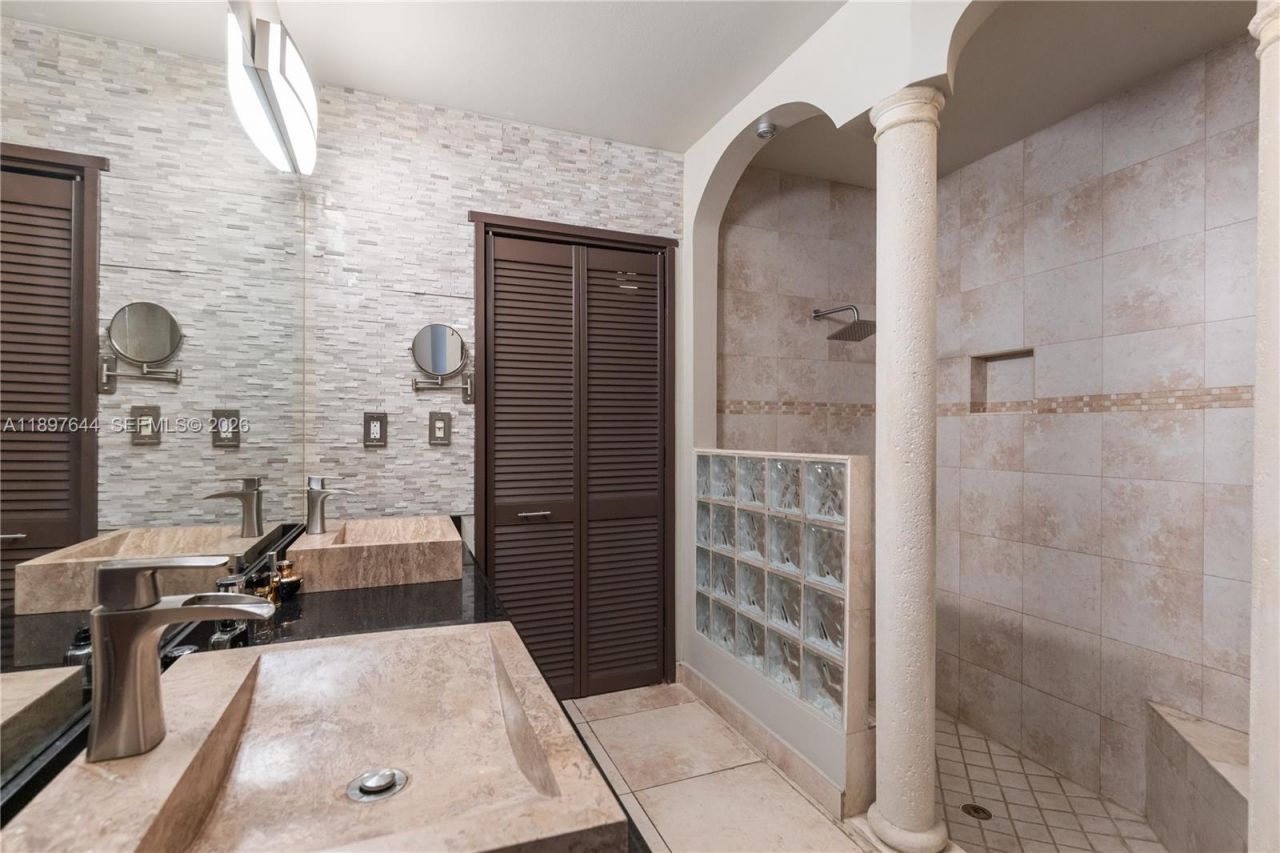 8111 SW 183rd St, Palmetto Bay, FL 33157 Photo