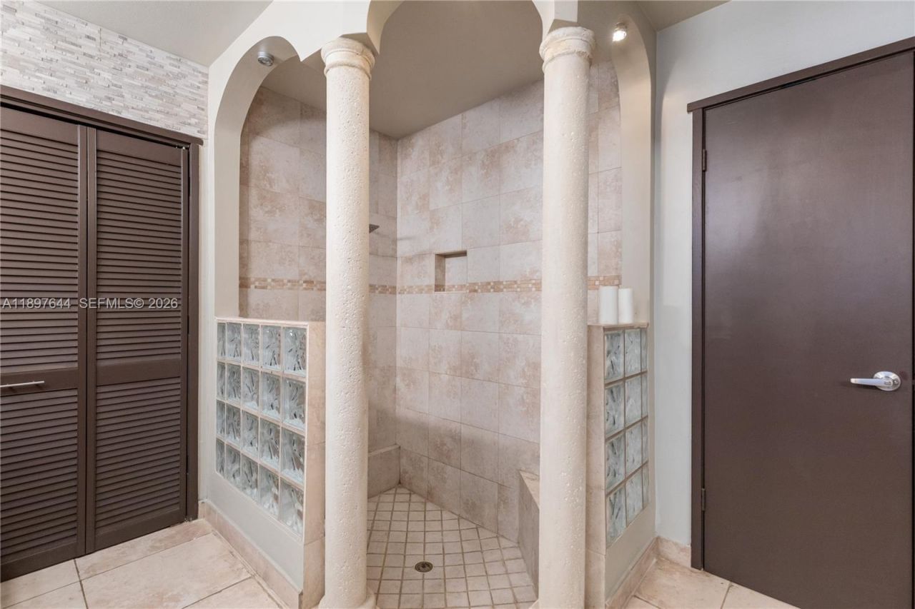 8111 SW 183rd St, Palmetto Bay, FL 33157 Photo