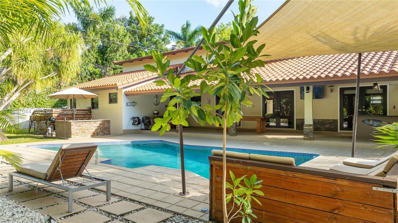 8111 SW 183rd St, Palmetto Bay, FL 33157 Photo