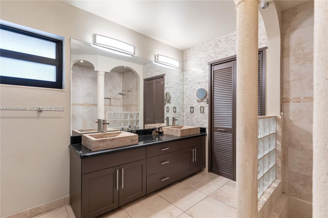 8111 SW 183rd St, Palmetto Bay, FL 33157 Photo