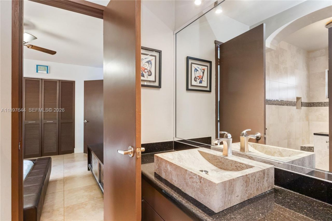 8111 SW 183rd St, Palmetto Bay, FL 33157 Photo