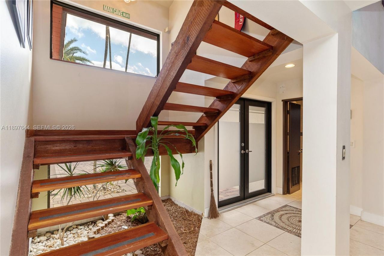 8111 SW 183rd St, Palmetto Bay, FL 33157 Photo