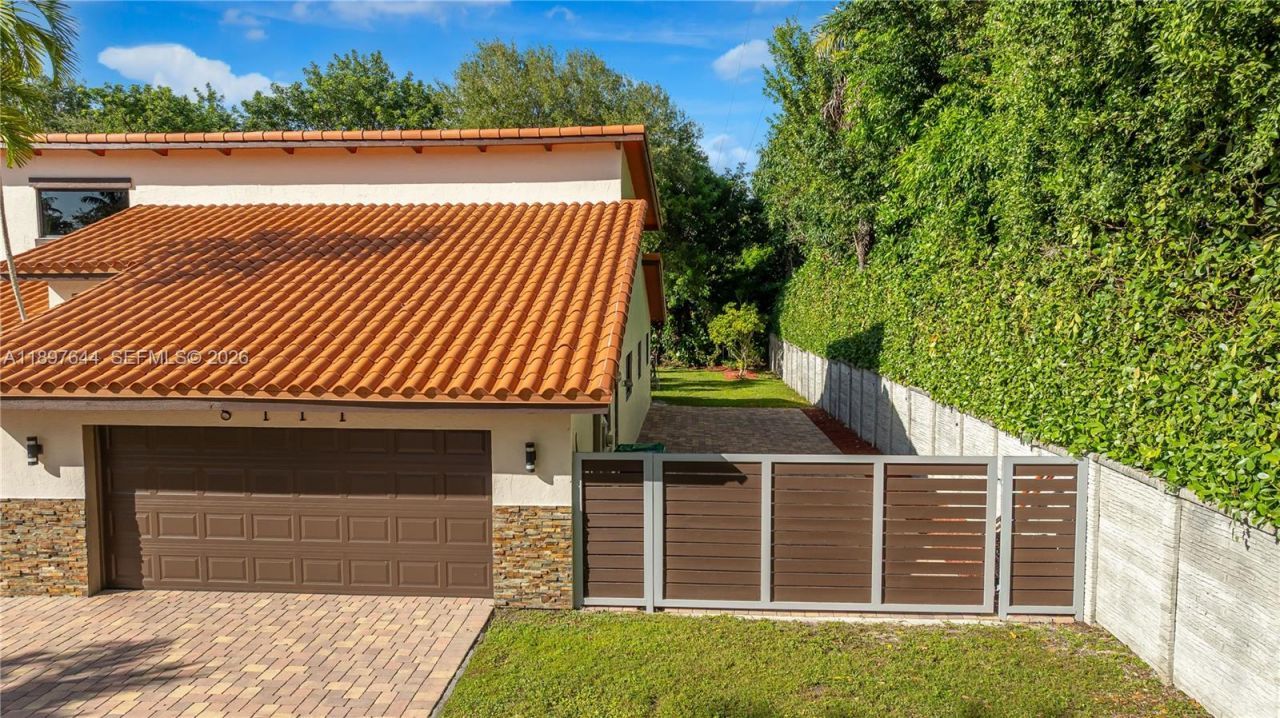 8111 SW 183rd St, Palmetto Bay, FL 33157 Photo