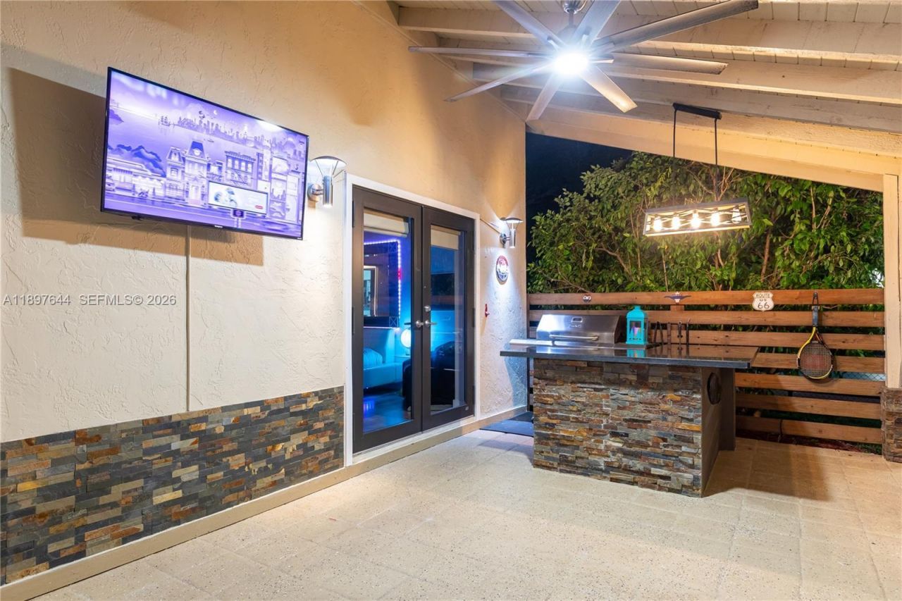 8111 SW 183rd St, Palmetto Bay, FL 33157 Photo