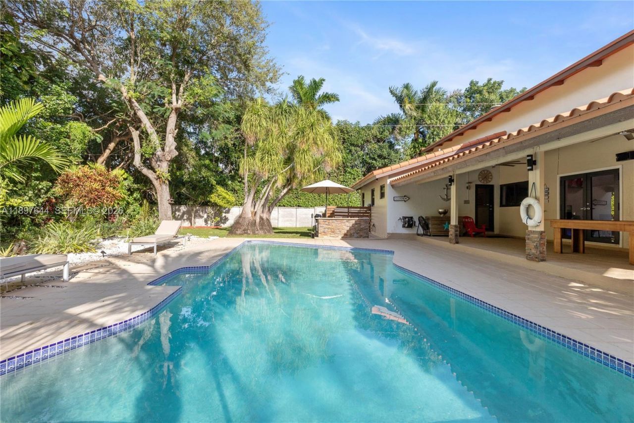 8111 SW 183rd St, Palmetto Bay, FL 33157 Photo